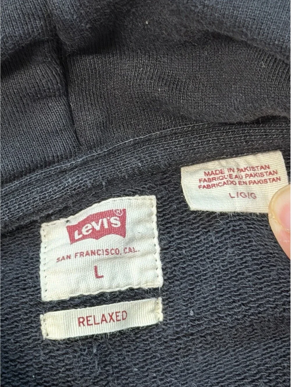 Levi’s Relaxed Fit Black Pullover Hoodie Men’s Large Minimal Logo Sweatshirt